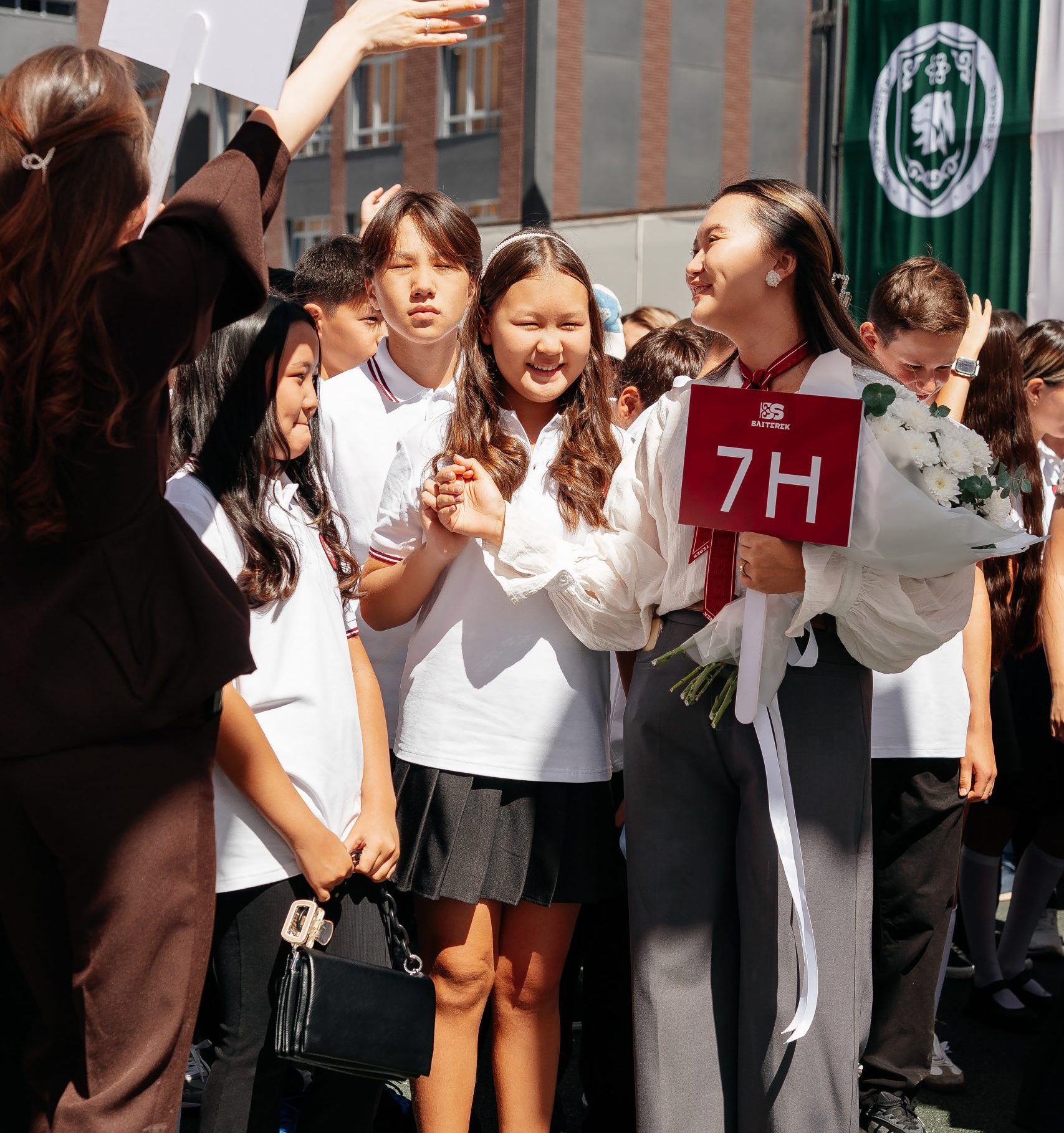 Дети проводят эксперимент